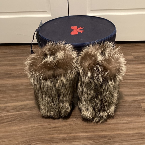 Genuine super plush custom made silver Fox Fur boots including furrier bag - Picture 6 of 7